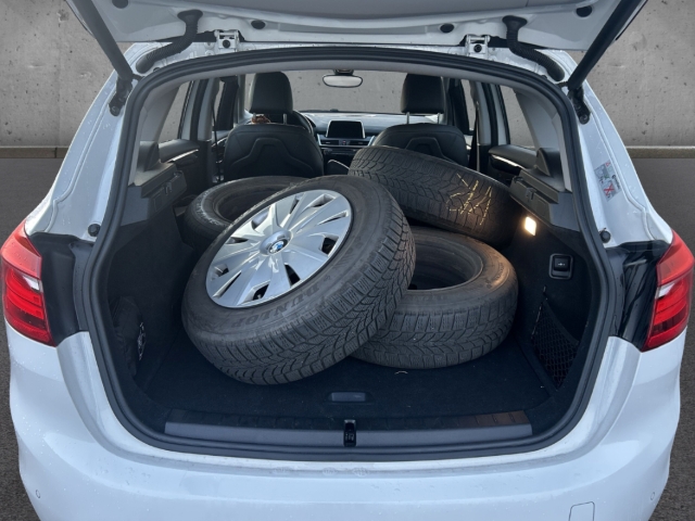 Fahrzeugabbildung BMW 218 Active Tourer Sport Line LED Navi SHZ PDC Alu