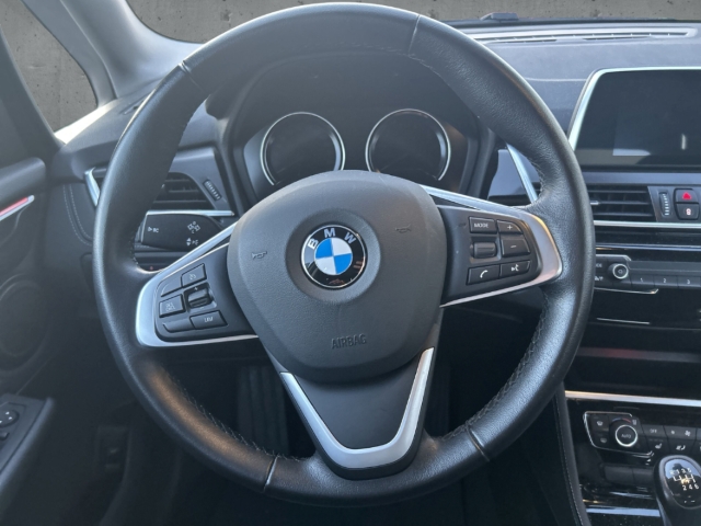 Fahrzeugabbildung BMW 218 Active Tourer Sport Line LED Navi SHZ PDC Alu