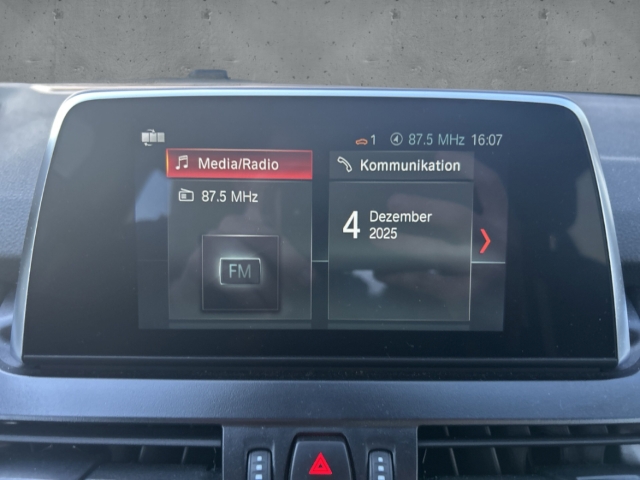 Fahrzeugabbildung BMW 218 Active Tourer Sport Line LED Navi SHZ PDC Alu