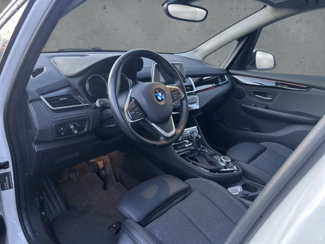 Fahrzeugabbildung BMW 218 Active Tourer Sport Line LED Navi SHZ PDC Alu