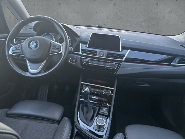 Fahrzeugabbildung BMW 218 Active Tourer Sport Line LED Navi SHZ PDC Alu
