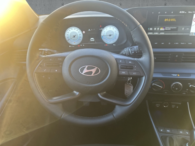 Fahrzeugabbildung Hyundai i20 FL MY26 1.0 T-GDI MT Blackline Navi Soundsystem Bose LED Apple CarPlay Android Auto