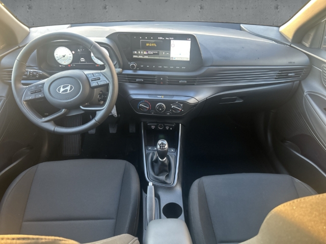 Fahrzeugabbildung Hyundai i20 FL MY26 1.0 T-GDI MT Blackline Navi Soundsystem Bose LED Apple CarPlay Android Auto
