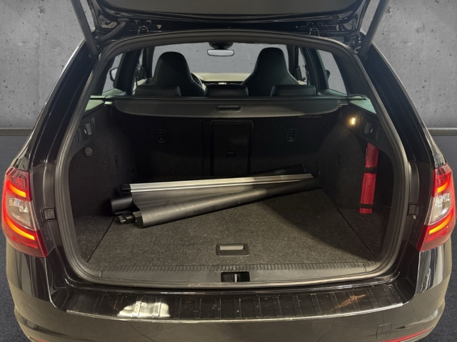 Fahrzeugabbildung SKODA Octavia Combi 2.0 TSI RS ACC LED BlindSpot e.Sitz CarPlay