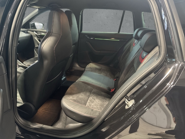 Fahrzeugabbildung SKODA Octavia Combi 2.0 TSI RS ACC LED BlindSpot e.Sitz CarPlay