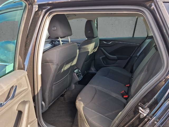 Fahrzeugabbildung SKODA Kamiq 1.0 TSI DSG Scout LED Navi Temp SHZ Kamera