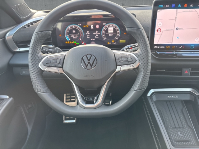 Fahrzeugabbildung Volkswagen T-Roc 1.5 eTSI R-Line IQ.LIGHT Navi AHK ACC SHZ