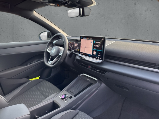 Fahrzeugabbildung Volkswagen T-Roc 1.5 eTSI R-Line IQ.LIGHT Navi AHK ACC SHZ