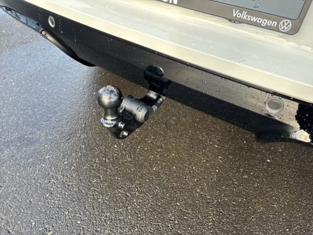 Fahrzeugabbildung Volkswagen T-Roc 1.5 eTSI R-Line IQ.LIGHT Navi AHK ACC SHZ