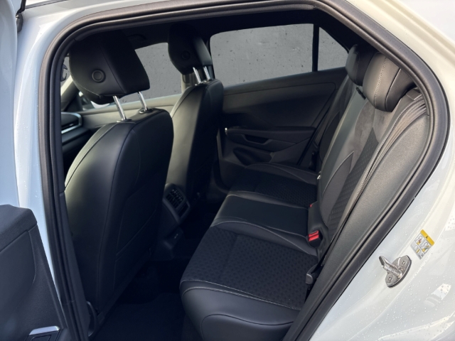 Fahrzeugabbildung Volkswagen T-Roc 1.5 eTSI R-Line IQ.LIGHT Navi AHK ACC SHZ