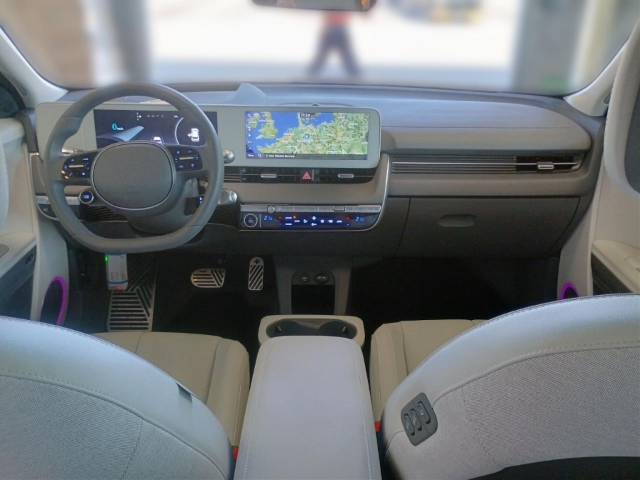 Fahrzeugabbildung Hyundai IONIQ 5 77,4kWh 2WD UNIQ Relax Panorama HUD El. Fondsitzverst. Navi Digitales Cockpit