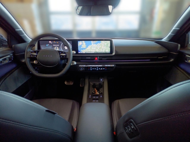 Fahrzeugabbildung Hyundai IONIQ 6 77,4kWh 4WD UNIQ HUD Navi Digitales Cockpit Memory Sitze Soundsystem Bose