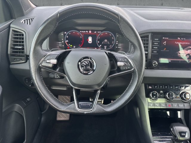 Fahrzeugabbildung SKODA Karoq 1.5 TSI DSG Sportline LED Navi Kamera Cant AD Digitales Cockpit Soundsystem