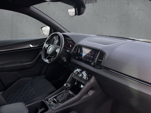 Fahrzeugabbildung SKODA Karoq 1.5 TSI DSG Sportline LED Navi Kamera Cant AD Digitales Cockpit Soundsystem