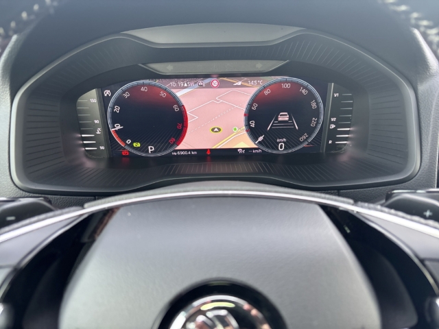 Fahrzeugabbildung SKODA Karoq 1.5 TSI DSG Sportline LED Navi Kamera Cant AD Digitales Cockpit Soundsystem