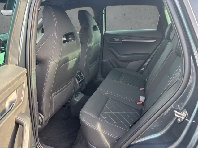 Fahrzeugabbildung SKODA Karoq 1.5 TSI DSG Sportline LED Navi Kamera Cant AD Digitales Cockpit Soundsystem