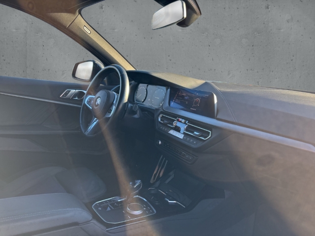 Fahrzeugabbildung BMW M135 i xDrive M Sport LED Klimaat SHZ Navi PDC