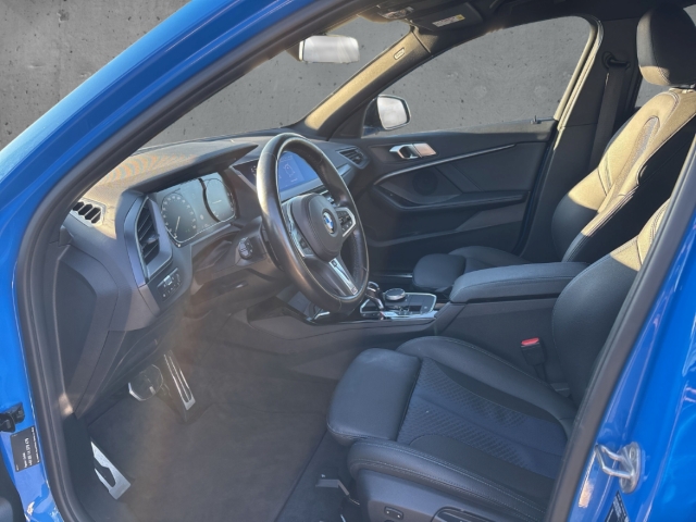 Fahrzeugabbildung BMW M135 i xDrive M Sport LED Klimaat SHZ Navi PDC