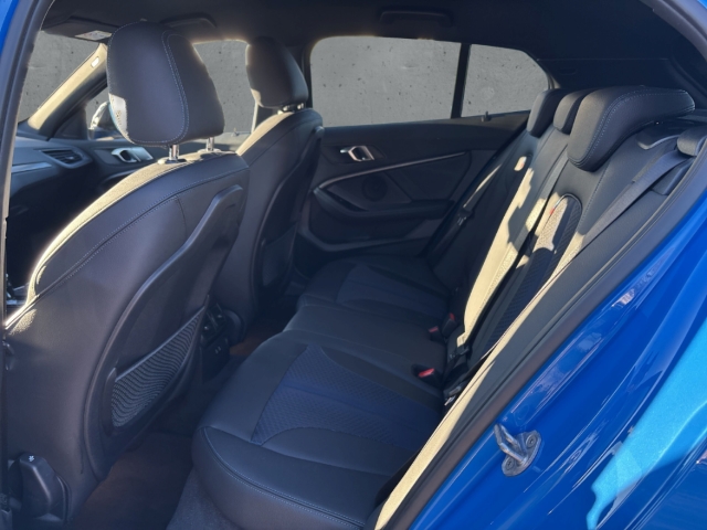 Fahrzeugabbildung BMW M135 i xDrive M Sport LED Klimaat SHZ Navi PDC