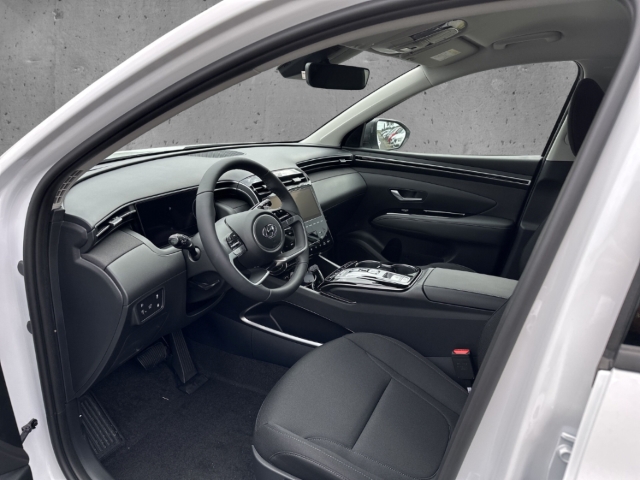 Fahrzeugabbildung Hyundai TUCSON PHEV 1.6 T-GDi 4WD A/T TREND el. Heckklappe Navi digitales Cockpit LED