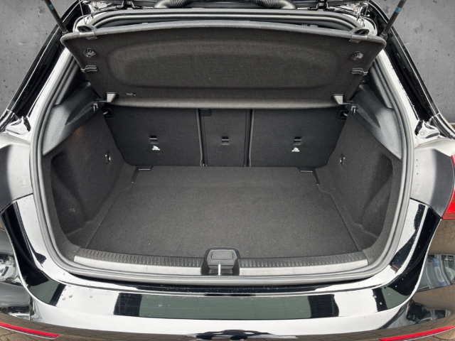 Fahrzeugabbildung Mercedes-Benz A 200 AMG Line Navi Temp Widescreen SHZ PDC