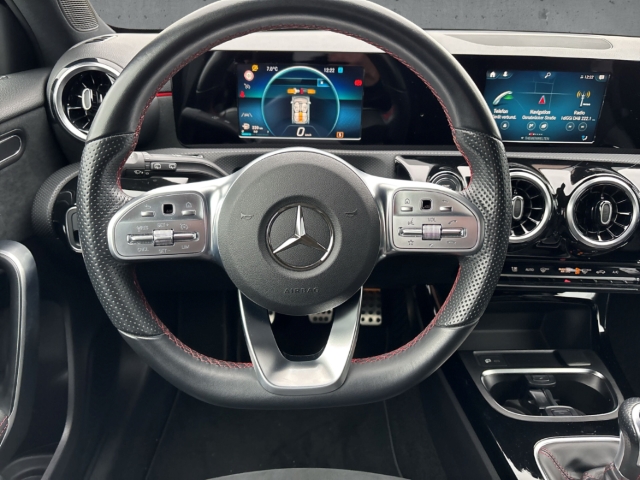 Fahrzeugabbildung Mercedes-Benz A 200 AMG Line Navi Temp Widescreen SHZ PDC
