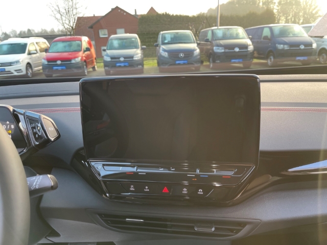 Fahrzeugabbildung Volkswagen ID.4 GTX Wärmepumpe AHK Navi HuD EasyOpen 360°K ACC