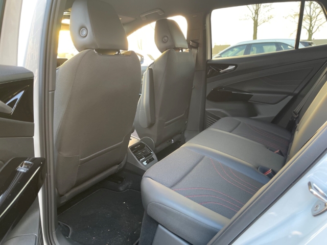 Fahrzeugabbildung Volkswagen ID.4 GTX Wärmepumpe AHK Navi HuD EasyOpen 360°K ACC