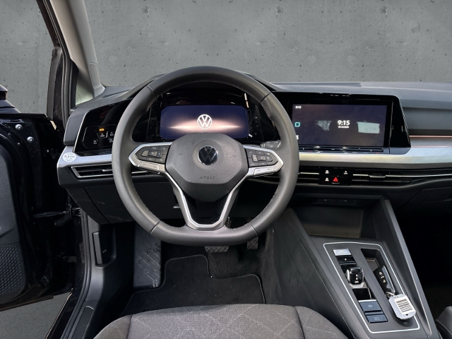 Fahrzeugabbildung Volkswagen Golf 8 Variant TDI DSG Life AHK Navi ACC Kamera
