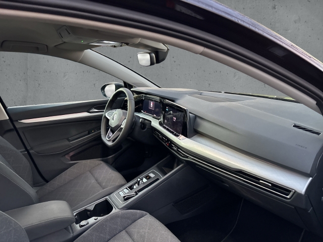 Fahrzeugabbildung Volkswagen Golf 8 Variant TDI DSG Life AHK Navi ACC Kamera