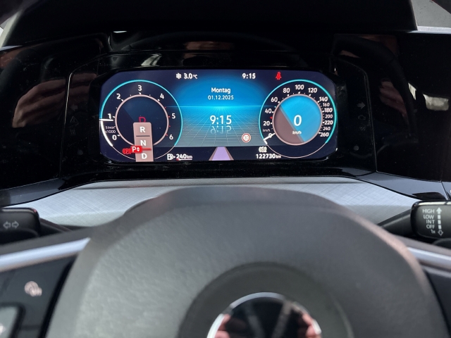 Fahrzeugabbildung Volkswagen Golf 8 Variant TDI DSG Life AHK Navi ACC Kamera