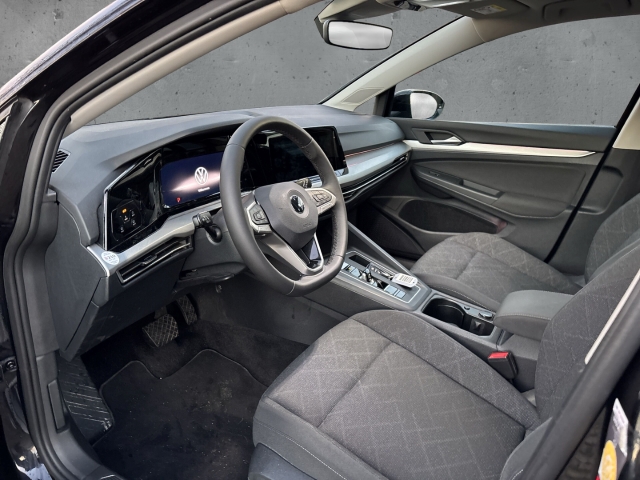 Fahrzeugabbildung Volkswagen Golf 8 Variant TDI DSG Life AHK Navi ACC Kamera