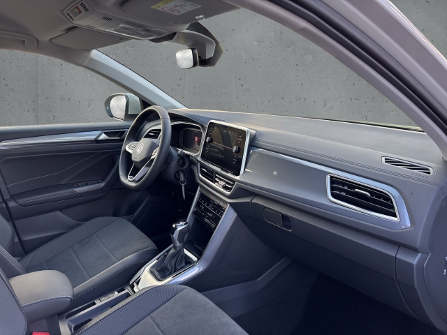 Fahrzeugabbildung Volkswagen T-Roc 1.5 TSI DSG Style LED+ ACC SHZ PDC AppConn