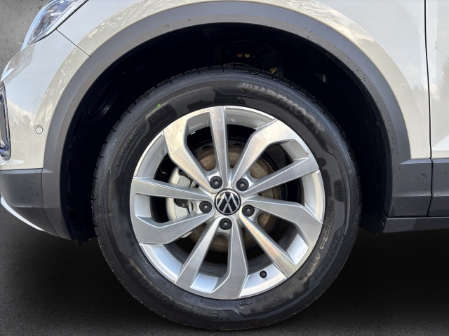 Fahrzeugabbildung Volkswagen T-Roc 1.5 TSI DSG Style LED+ ACC SHZ PDC AppConn