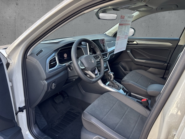 Fahrzeugabbildung Volkswagen T-Roc 1.5 TSI DSG Style LED+ ACC SHZ PDC AppConn