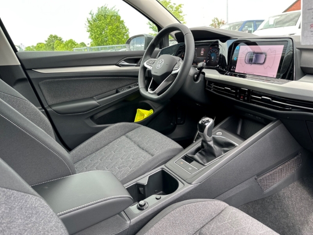 Fahrzeugabbildung Volkswagen Golf 8 1.5 TSI Move AHK Navi ACC SHZ AppConnect