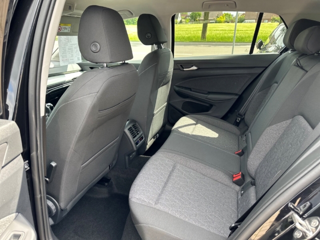 Fahrzeugabbildung Volkswagen Golf 8 1.5 TSI Move AHK Navi ACC SHZ AppConnect