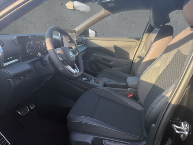 Fahrzeugabbildung Volkswagen T-Roc 1.5 eTSI R-Line elektr.Heck AHK HuD 360°Kam ACC Navi