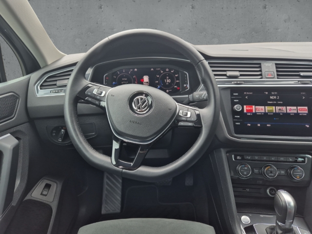 Fahrzeugabbildung Volkswagen Tiguan 1.5 TSI R-Line Highline NAVI el Heck SHZ