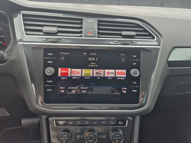 Fahrzeugabbildung Volkswagen Tiguan 1.5 TSI R-Line Highline NAVI el Heck SHZ