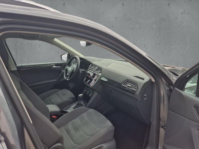 Fahrzeugabbildung Volkswagen Tiguan 1.5 TSI R-Line Highline NAVI el Heck SHZ