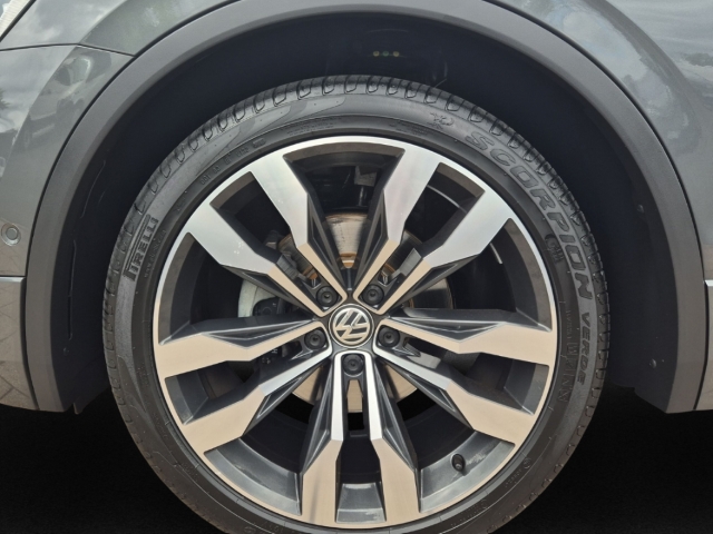 Fahrzeugabbildung Volkswagen Tiguan 1.5 TSI R-Line Highline NAVI el Heck SHZ