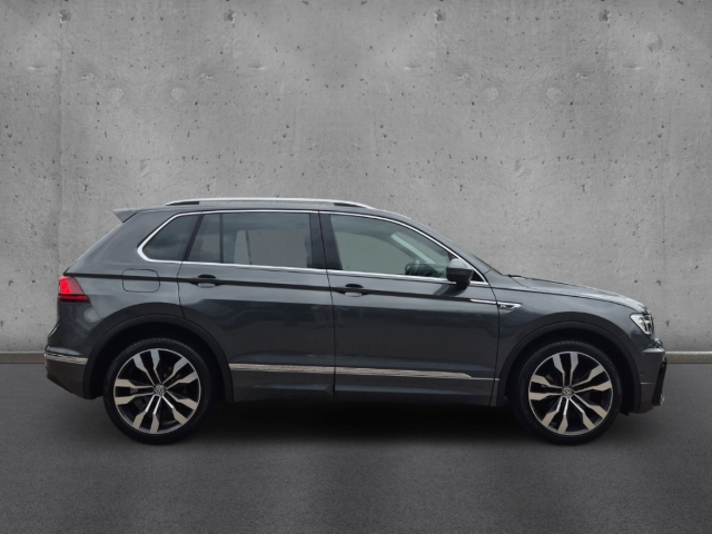 Fahrzeugabbildung Volkswagen Tiguan 1.5 TSI R-Line Highline NAVI el Heck SHZ
