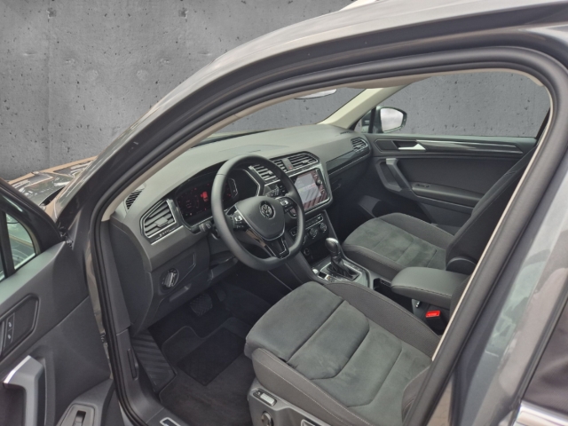 Fahrzeugabbildung Volkswagen Tiguan 1.5 TSI R-Line Highline NAVI el Heck SHZ
