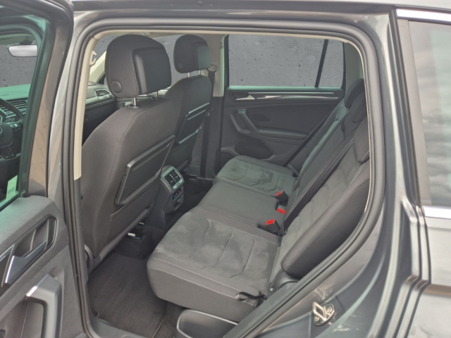 Fahrzeugabbildung Volkswagen Tiguan 1.5 TSI R-Line Highline NAVI el Heck SHZ