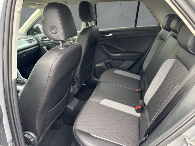 Fahrzeugabbildung Volkswagen T-Roc 1.5 l TSI DSG Goal AHK LED Kamera SHZ PDC