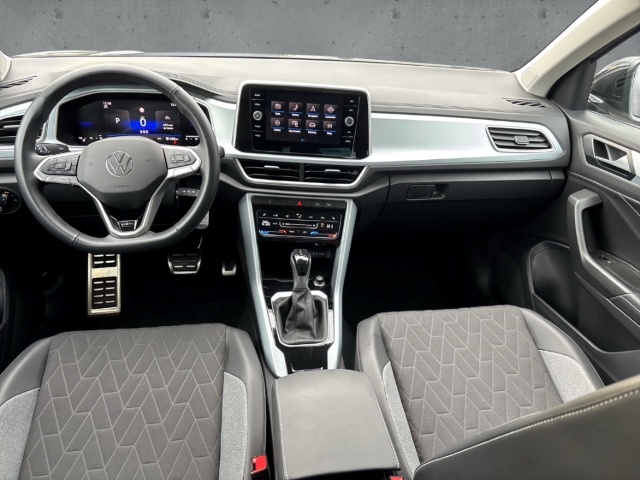 Fahrzeugabbildung Volkswagen T-Roc 1.5 l TSI DSG Goal AHK LED Kamera SHZ PDC
