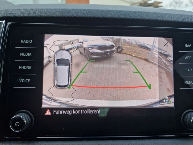 Fahrzeugabbildung SKODA Karoq TDI 4x4 DSG Style AHK Pano Nav ACC SHZ Kam