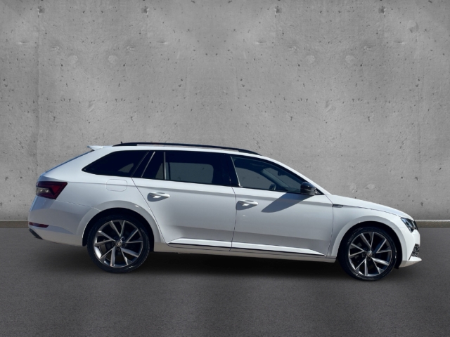 Fahrzeugabbildung SKODA Superb Combi 2.0 TDI Sportline PDC ACC SHZ LED