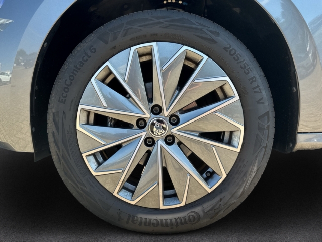 Fahrzeugabbildung SKODA Kamiq 1.0 TSI Tour AHK NAVI RFK SHZ LM LenkradHz